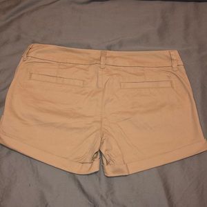 khaki american eagle shorts